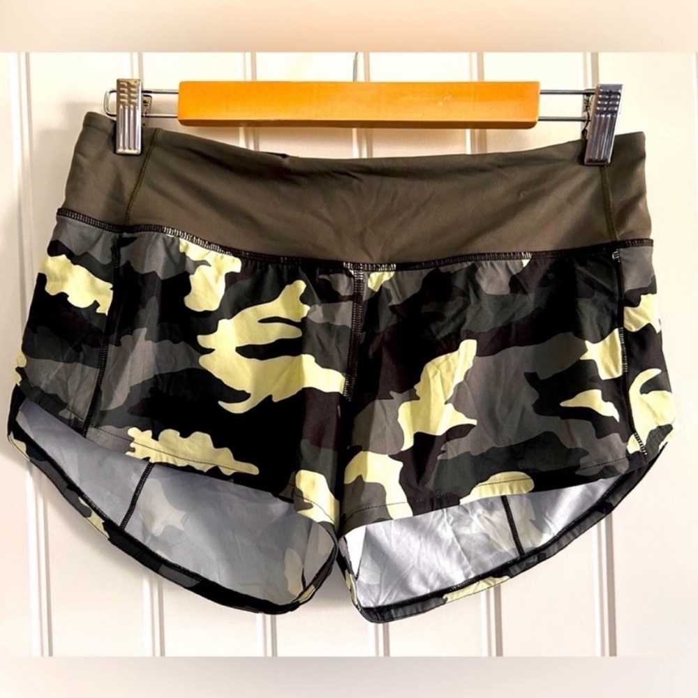 Lululemon Speed up low rise lined short 2.5 inches
Camo print - like new!